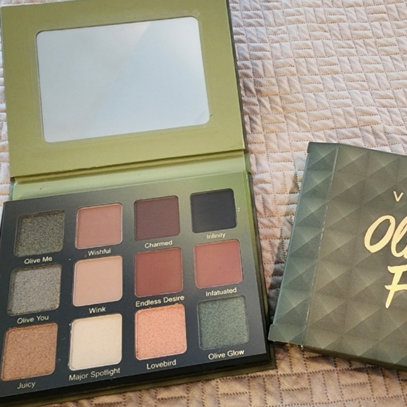 Eye Shadow Pallets - Picture 2 of 4